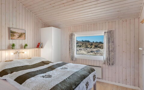 Matias - 150M from the Sea: Madera, Habitación, Casa, Lecho, Cama, Sábana, Techo, Madera Dura, Tablón, Marco De La Cama
