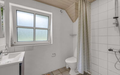Dorris - 4.3Km from the Sea
