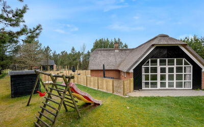 Dorris - 4.3Km from the Sea