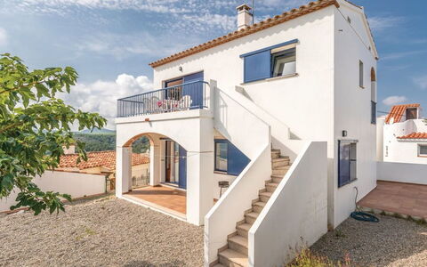 Garbinell i: Agua, Cielo, Planta, Nube, Edificio, Propiedad, Piscina, Ventana, Azur, Cuerpo De Agua