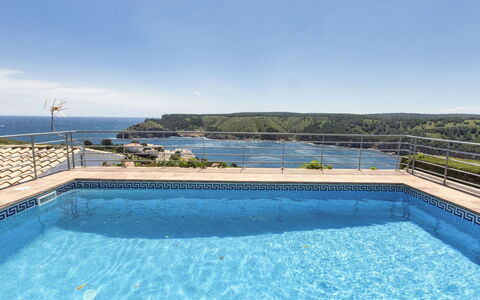 Garbinell i: Agua, Cielo, Planta, Nube, Edificio, Propiedad, Piscina, Ventana, Azur, Cuerpo De Agua