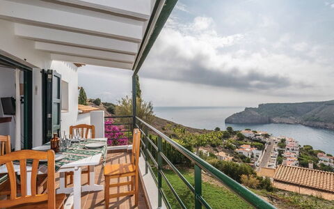 Mirador: Agua, Cielo, Planta, Nube, Edificio, Propiedad, Piscina, Ventana, Azur, Cuerpo De Agua