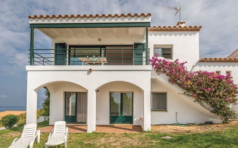 Mirador: Agua, Cielo, Planta, Nube, Edificio, Propiedad, Piscina, Ventana, Azur, Cuerpo De Agua