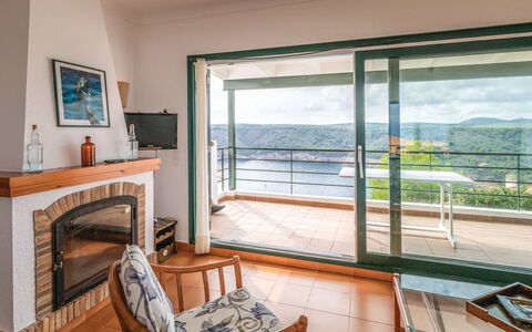Mirador: Agua, Cielo, Planta, Nube, Edificio, Propiedad, Piscina, Ventana, Azur, Cuerpo De Agua