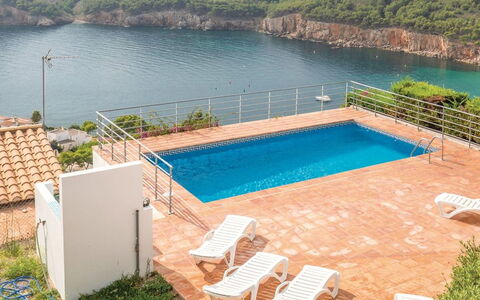 Mirador: Agua, Cielo, Planta, Nube, Edificio, Propiedad, Piscina, Ventana, Azur, Cuerpo De Agua