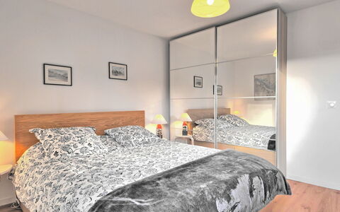 La K'Bane sur Mer: Edificio, Propiedad, Mueble, Comodidad, Madera, Casa, Diseño De Interiores, Cama, Marco De La Cama, Piso