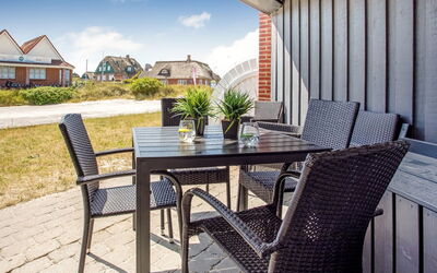 Milly - 100M from the Sea