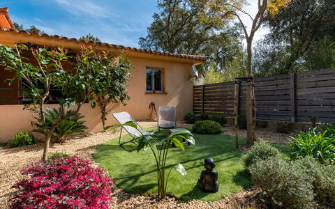 Casa Brigitte: Agua, Cielo, Nube, Los Recursos Hídricos, Montaña, Azur, Azul, Costeras Y Los Accidentes Geográficos Oceánico, Torre