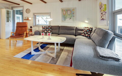 Igilfar - 700M from the Sea: Mueble, Diseño De Interiores, Piso, Madera, Suelo, Techo, Suelos De Madera, Silla, Mesa, Encendiendo