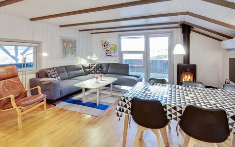 Igilfar - 700M from the Sea: Mueble, Diseño De Interiores, Piso, Madera, Suelo, Techo, Suelos De Madera, Silla, Mesa, Encendiendo