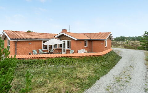 Lisemarie - 800M from the Sea: Madera, Techo, Arquitectura, Casa, Casa, Cabaña, Vía Muerta, Madera Dura, Pendiente, Inmuebles