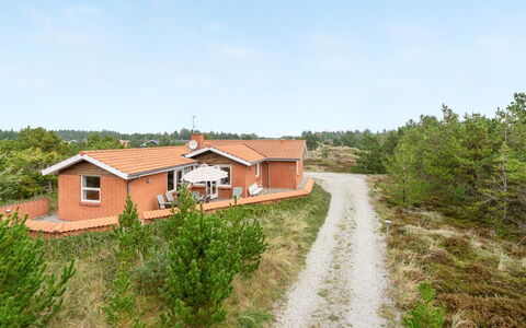 Lisemarie - 800M from the Sea: Madera, Techo, Arquitectura, Casa, Casa, Cabaña, Vía Muerta, Madera Dura, Pendiente, Inmuebles