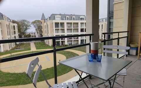 Dinard 219: Barrio Residencial, Departamento, Diseño Urbano, Condominio, Balcón, Sombra, Patio, Diseño, Yarda, La Luz Del Día