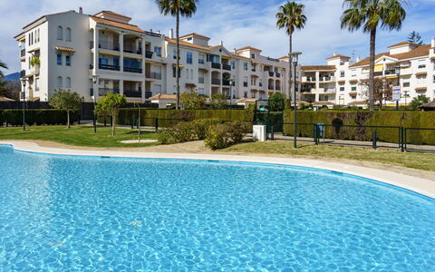 Lorcrisur Mountain View: Agua, Cielo, Propiedad, Planta, Azur, Piscina, Árbol, Ocio, Sombra, Edificio