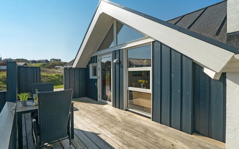 Alvilde - 100M from the Sea: Mueble, Diseño De Interiores, Piso, Madera, Suelo, Techo, Suelos De Madera, Silla, Mesa, Encendiendo