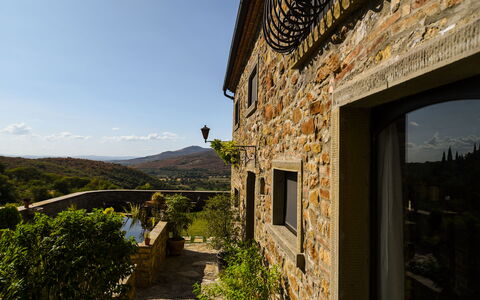 Casale Montanare: Planta, Cielo, Edificio, Hoja, Madera, Paisaje, Área Rural, Bienes Raíces, Cabaña, Árbol
