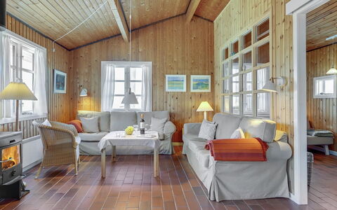 Solunka - 100M from the Sea: Diseño De Interiores, Mueble, Techo, Sofá, Piso, Sala, Habitación, Suelo, Casa, Casa