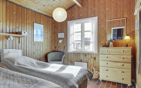 Solunka - 100M from the Sea: Habitación, Cama, Madera, Diseño De Interiores, Mueble, Sábana, Techo, Lecho, Suelo, Casa