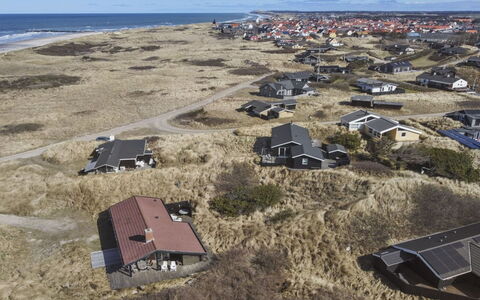Thenna - 200M from the Sea: Casa, Casa, Puerta, Techo, Cabaña, Inmuebles, Jardín, Sombra, Vía Muerta, Yarda
