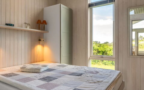 Sigrid - 400M from the Sea: Madera, Diseño De Interiores, Piso, Habitación, Suelo, Techo, Habitación, Cama, Manchas De Madera, Madera Dura