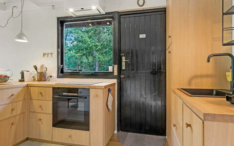 Olaf - 1.4Km from the Sea: Madera, Cocina, Arreglo De Tubería, Diseño De Interiores, Mostrador, Piso, Lavabo, Grifo, Aparato De Cocina, Habitación