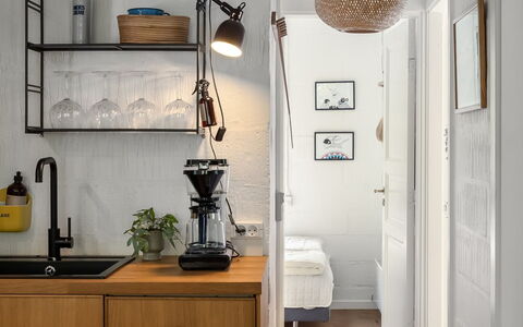 Olaf - 1.4Km from the Sea: Mueble, Diseño De Interiores, Pared, Cocina, Lámpara, Gabinetes, Encendiendo, Mostrador, Casa, Piso