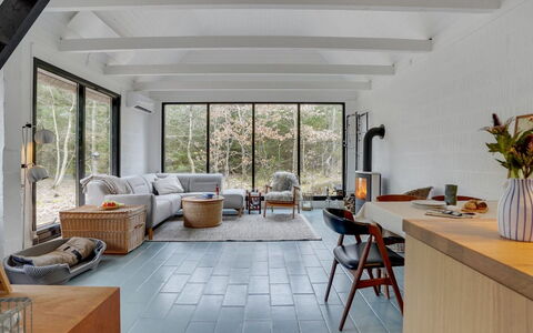 Olaf - 1.4Km from the Sea: Madera, Mueble, Piso, Diseño De Interiores, Suelo, Mesa, Techo, Sala, Casa, Habitación