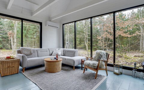 Olaf - 1.4Km from the Sea: Madera, Mueble, Piso, Diseño De Interiores, Sofá, Sala, Suelo, Casa, Arrojar La Almohada