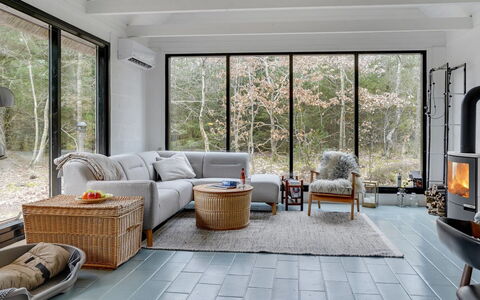 Olaf - 1.4Km from the Sea: Madera, Piso, Mueble, Sofá, Sala, Diseño De Interiores, Suelo, Casa, Suelos De Madera