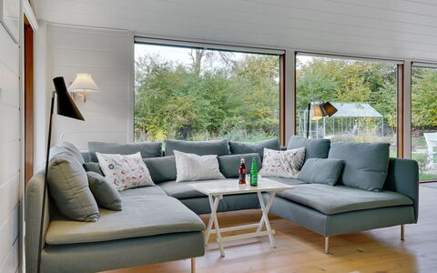 Aino - 1Km from the Sea: Mueble, Diseño De Interiores, Piso, Madera, Suelo, Techo, Suelos De Madera, Silla, Mesa, Encendiendo