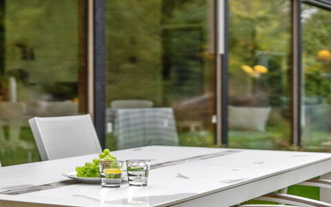 Aino - 1Km from the Sea: Mueble, Diseño De Interiores, Piso, Madera, Suelo, Techo, Suelos De Madera, Silla, Mesa, Encendiendo