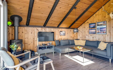 Agnesa - 1.5Km from the Sea: Madera, Techo, Casa, Mueble, Diseño De Interiores, Sala, Sofá, Cabaña, Cuarto De Troncos, Madera Dura