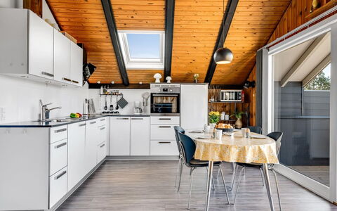 Agnesa - 1.5Km from the Sea: Cocina, Diseño De Interiores, Techo, Electrodoméstico, Mostrador, Silla, Aparato De Cocina, Cocina Y Comedor Mesa, Electrodoméstico, Gabinetes