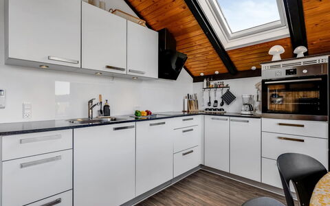 Agnesa - 1.5Km from the Sea: Cocina, Electrodoméstico, Mostrador, Aparato De Cocina, Piso, Gabinetes, Estufa De Cocina, Electrodoméstico, Grifo, Lavabo