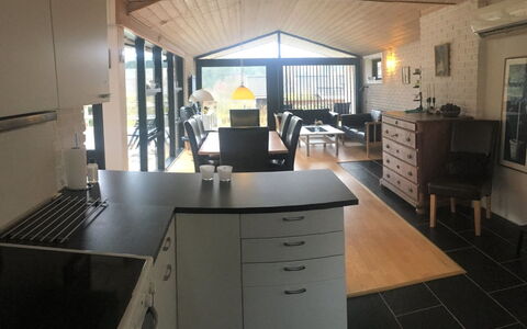 Wilmer - 40Km from the Sea: Techo, Casa, Puerta, Cabaña, Sombra, Vía Muerta, Yarda, Inmuebles, Patio Interior