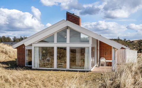 Ritha - 350M from the Sea: Madera, Techo, Arquitectura, Casa, Casa, Cabaña, Vía Muerta, Madera Dura, Pendiente, Inmuebles