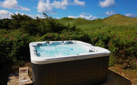 Ejvind - 100M from the Sea: Mar, Jacuzzi, Costa, Playa, Bañera, Cúmulo, Zona Tropical, Fenómeno Meteorológico, Bahía