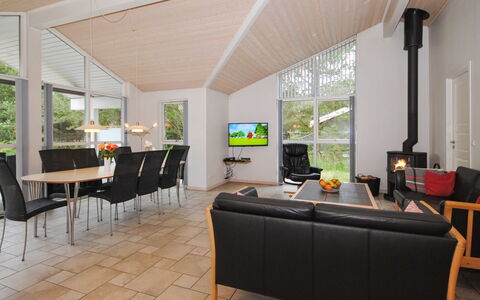 Tamika - 950M from the Sea: Sofá, Sala, Diseño De Interiores, Piso, Suelo, Casa, Techo, Madera Dura