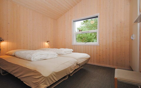 Tamika - 950M from the Sea: Madera, Habitación, Techo, Diseño De Interiores, Cama, Sábana, Suelo, Madera Dura, Piso, Lecho