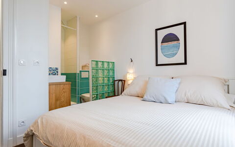 La Casita: Nube, Cielo, Propiedad, Edificio, Árbol, Madera, Silla, Diseño Urbano, Mueble Para Exteriores, Mesa