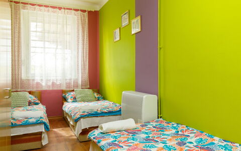 Lien: Propiedad, Mueble, Ventana, Azur, Comodidad, Edificio, Textil, Diseño De Interiores, Almohada, Amarillo