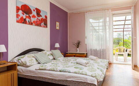 Lien: Mueble, Propiedad, Planta, Ventana, Comodidad, Textil, Madera, Diseño De Interiores, Marco De La Cama, Pared