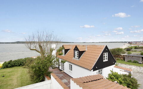 Pauliina - 10M to the Fjord: Casa, Casa, Techo, Cabaña, Inmuebles, Villa, Casa De Campo, Porche, Balcón, Vía Muerta
