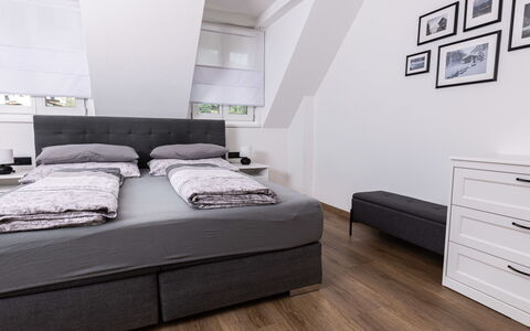 Katharina: Cama, Mueble, Habitación, Diseño De Interiores, Lecho, Piso, Sábana, Suelo, Casa, Habitación