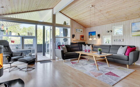 Aletha - 180M from the Sea: Madera, Diseño De Interiores, Sala, Mueble, Techo, Sofá, Habitación, Suelos De Madera, Madera Dura