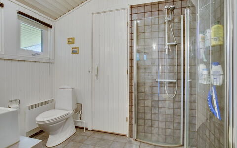 Aletha - 180M from the Sea: Piso, Suelo, Arreglo De Tubería, Diseño De Interiores, Techo, Plomería, Baño, Habitación, Material Compuesto, Puerta