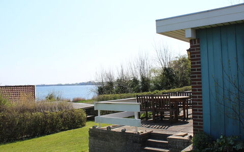 Tekla - 70M to the Fjord: Techo, Casa, Cabaña, Vía Muerta, Sombra, Casa De Campo, Inmuebles, Entrada De Coches, Edificios Del Jardín, Yarda