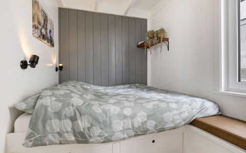 Woudsend 100: Propiedad, Comodidad, Ventana, Madera, Edificio, Marco De La Cama, Diseño De Interiores, Piso, Suelo