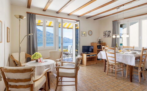 Fontanella Amazingview: Mesa, Vajilla, Cielo, Mueble, Stemware, Copa De Vino, Plato, Agua, Drinkware, Azur
