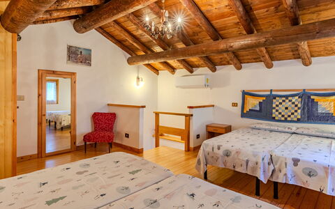 Maria: Madera, Diseño De Interiores, Casa, Techo, Cama, Habitación, Habitación, Manchas De Madera, Madera Dura, Lecho